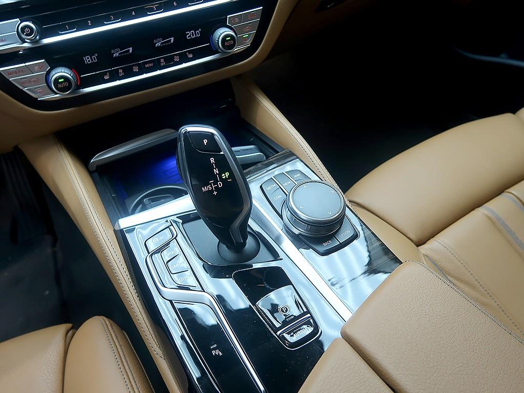 [BMW] 5시리즈 (G30) 520i 럭셔리 - 이미지 10