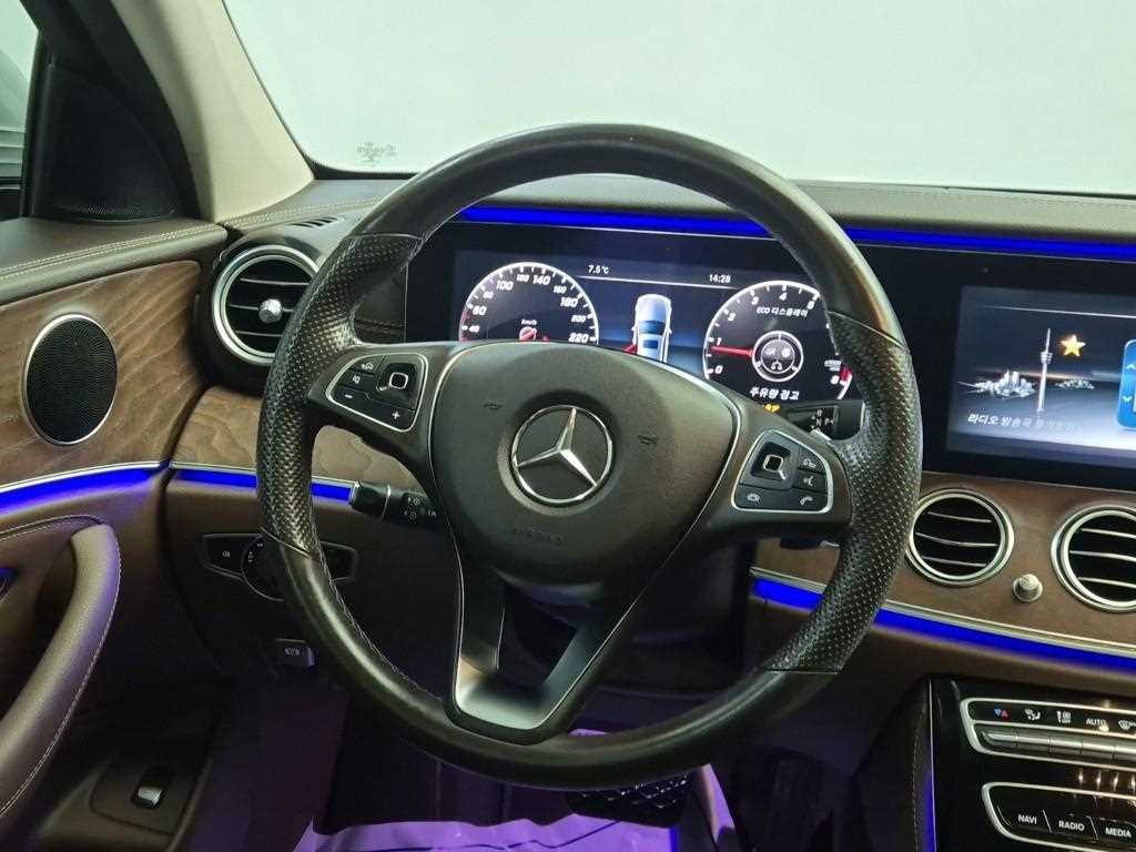 [벤츠] E-클래스 W213 E300e 4MATIC 익스클루시브 - 이미지 9
