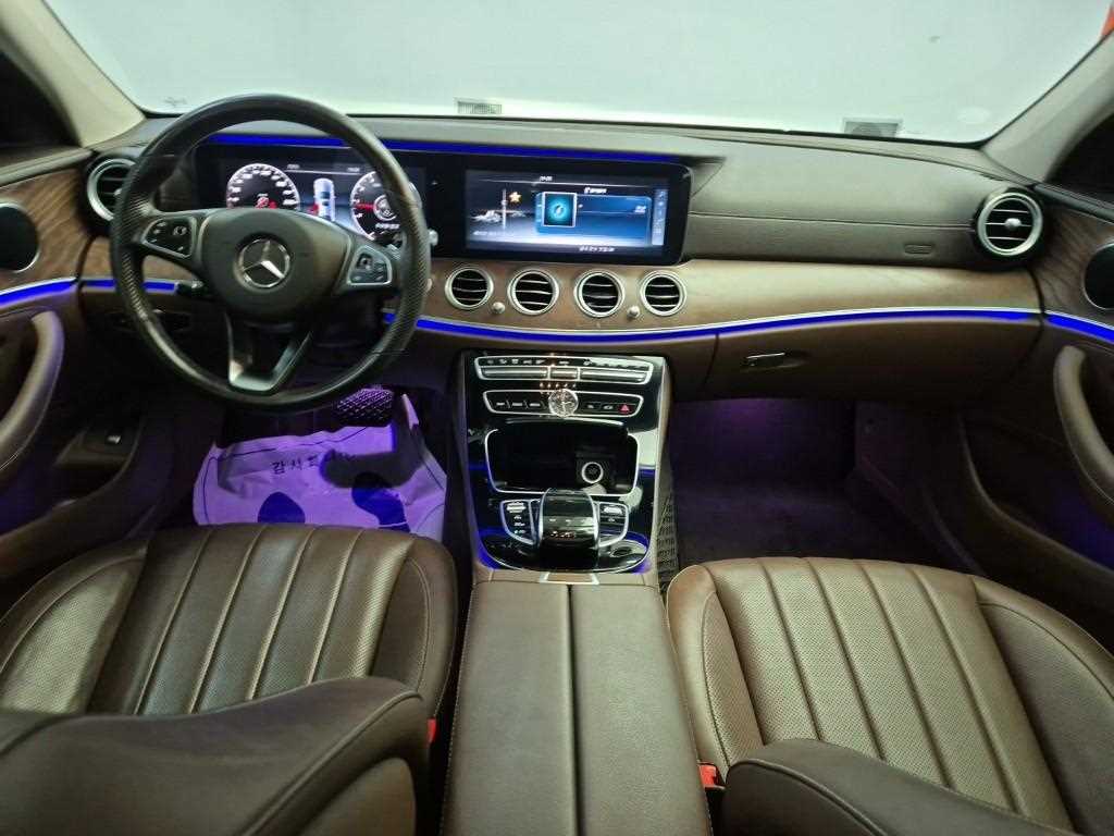 [벤츠] E-클래스 W213 E300e 4MATIC 익스클루시브 - 이미지 7
