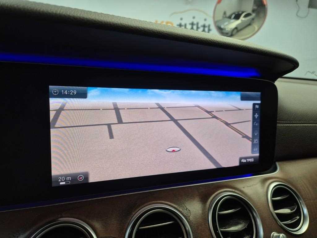 [벤츠] E-클래스 W213 E300e 4MATIC 익스클루시브 - 이미지 14