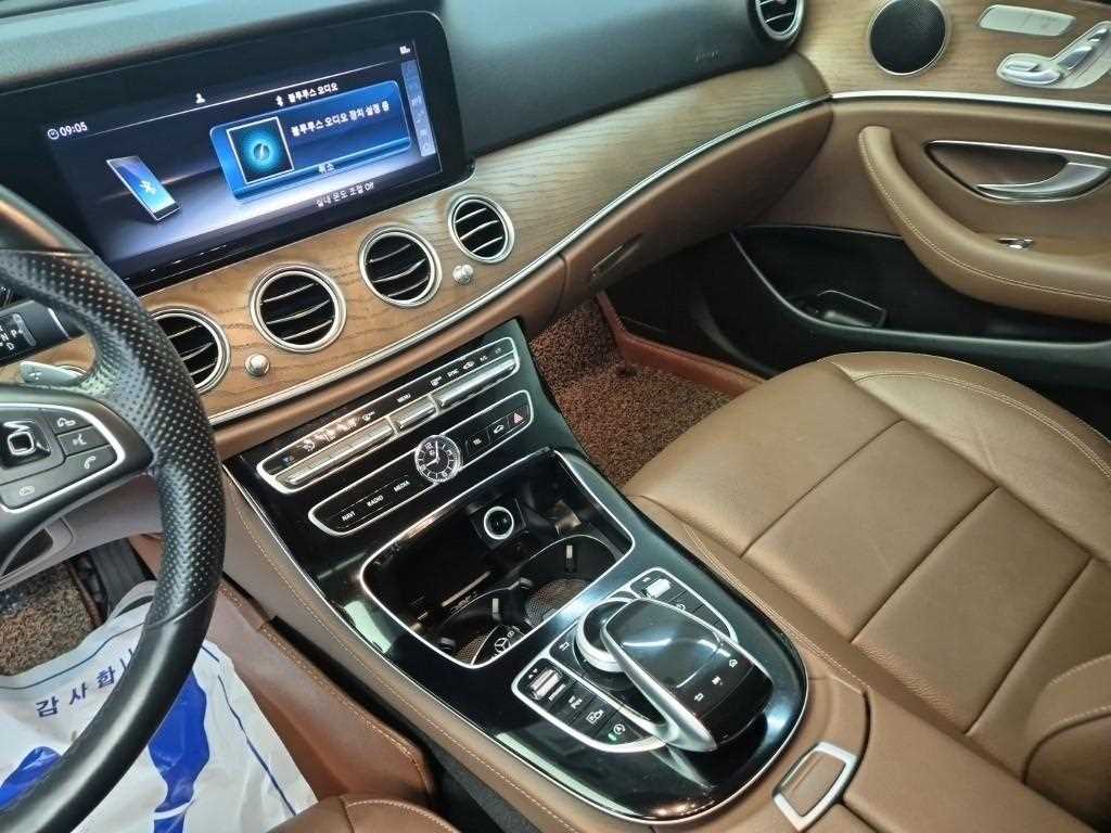 [벤츠] E-클래스 W213 E300 4MATIC 익스클루시브 - 이미지 10