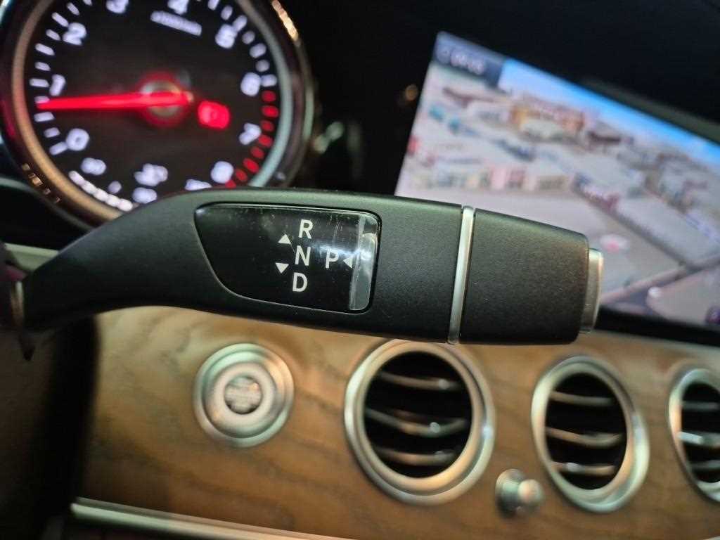 [벤츠] E-클래스 W213 E300 4MATIC 익스클루시브 - 이미지 8