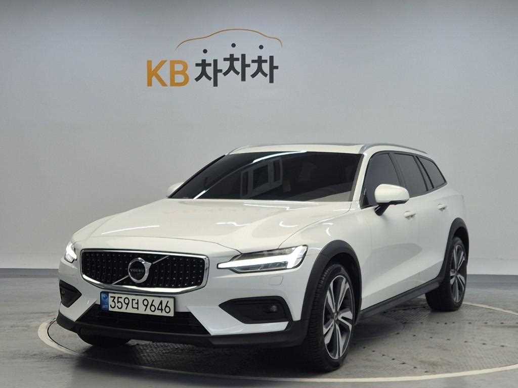 [볼보] V60 크로스 컨트리 2세대 2.0 B5 프로 AWD