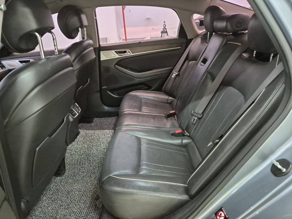 [제네시스] G80 3.3 GDI AWD 프리미엄 럭셔리 - 이미지 12