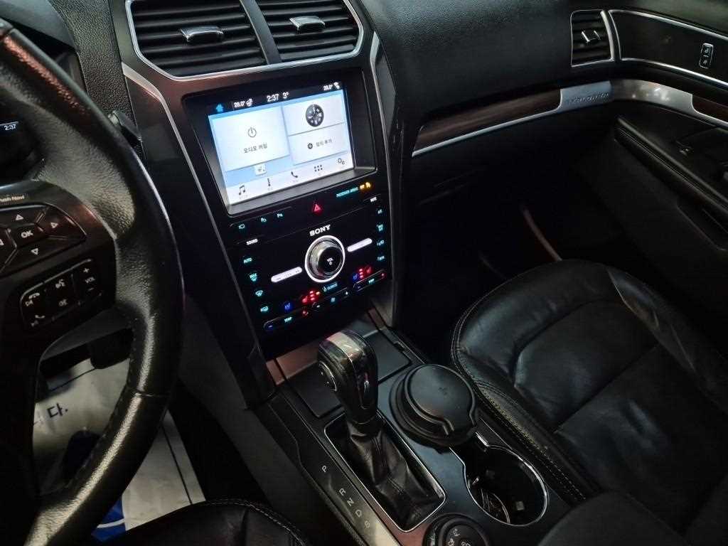 [포드] 익스플로러 2.3 에코부스트 리미티드 4WD (7인승) - 이미지 10