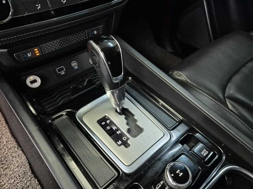 [KG모빌리티(쌍용)] G4렉스턴 디젤 2.2 4WD 유라시아 에디션 (5인승) - 이미지 8