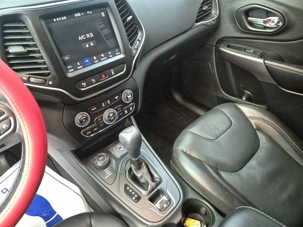 [지프] 체로키(KL) 2.4 론지튜드 하이 AWD        (5인승) - 이미지 10