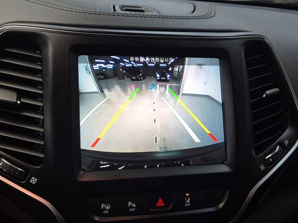 [지프] 체로키(KL) 2.4 론지튜드 하이 AWD        (5인승) - 이미지 15