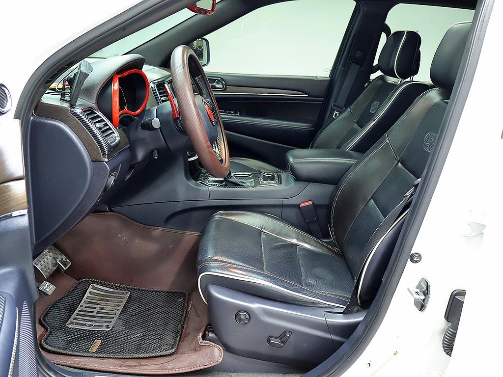 [지프] 그랜드 체로키 3.0 디젤 오버랜드 WK2 - 이미지 11