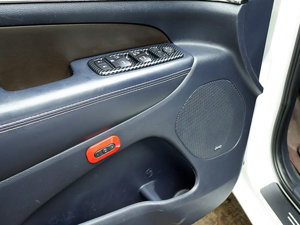 [지프] 그랜드 체로키 3.0 디젤 오버랜드 WK2 - 이미지 14