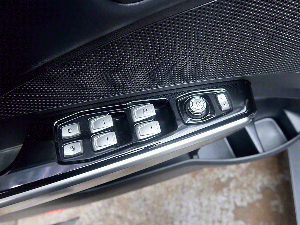 [KG모빌리티(쌍용)] 티볼리 디젤 2WD 1.6 LX - 이미지 13