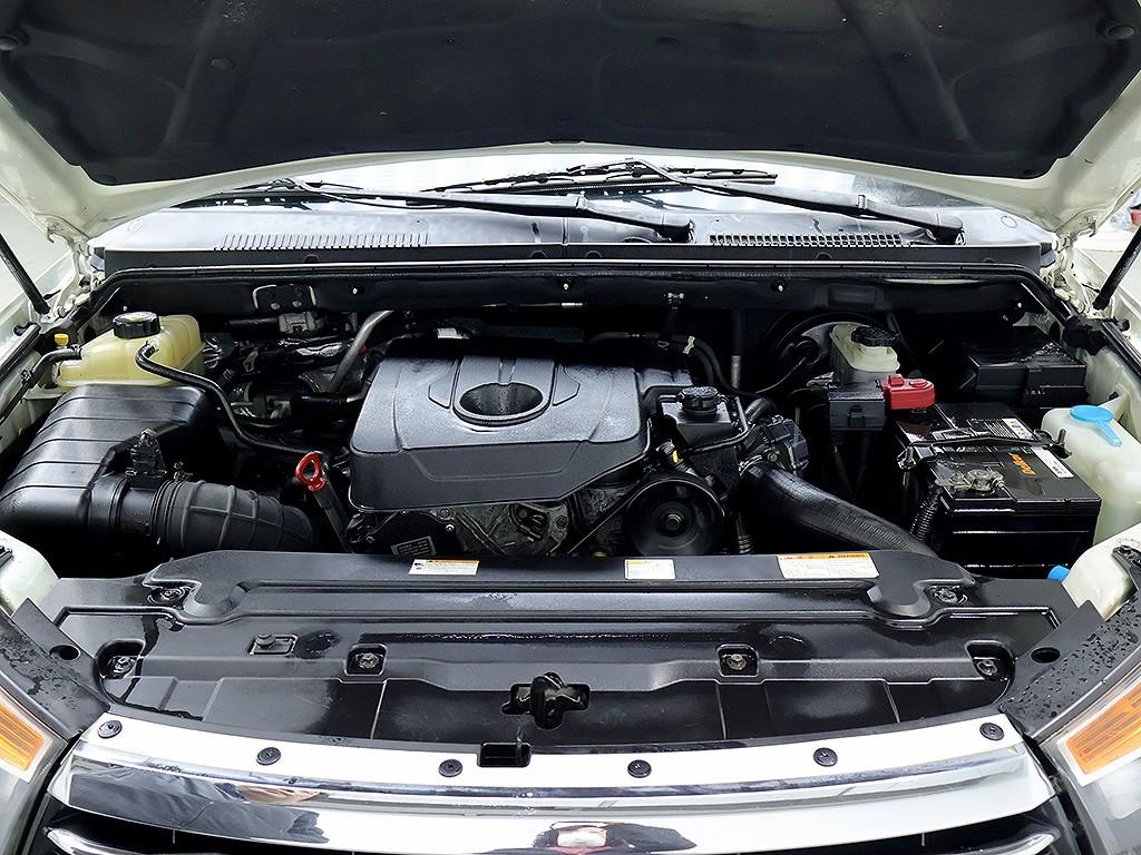 [KG모빌리티(쌍용)] 코란도투리스모 4WD TX 9인승 - 이미지 8