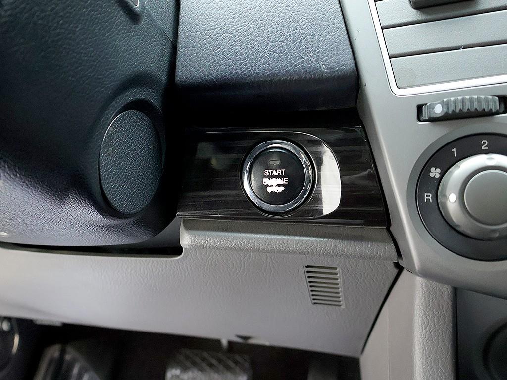 [KG모빌리티(쌍용)] 코란도투리스모 4WD TX 9인승 - 이미지 17