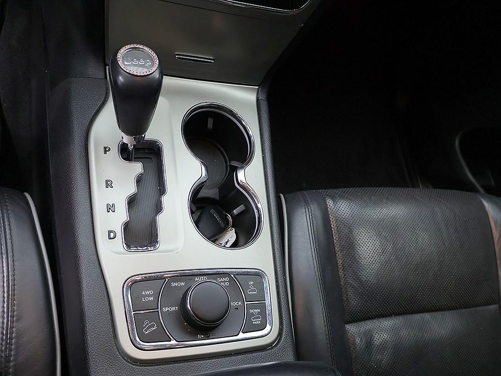 [지프] 그랜드 체로키 3.0 디젤 오버랜드 WK2 - 이미지 11