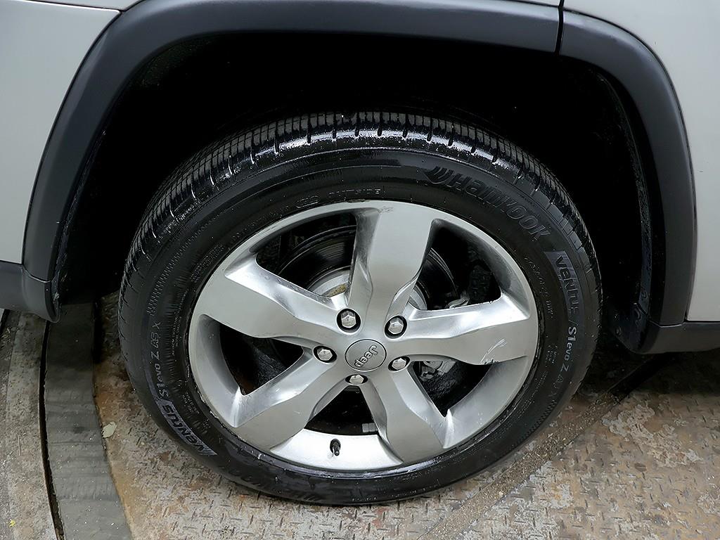 [지프] 그랜드 체로키 3.0 디젤 오버랜드 WK2 - 이미지 18