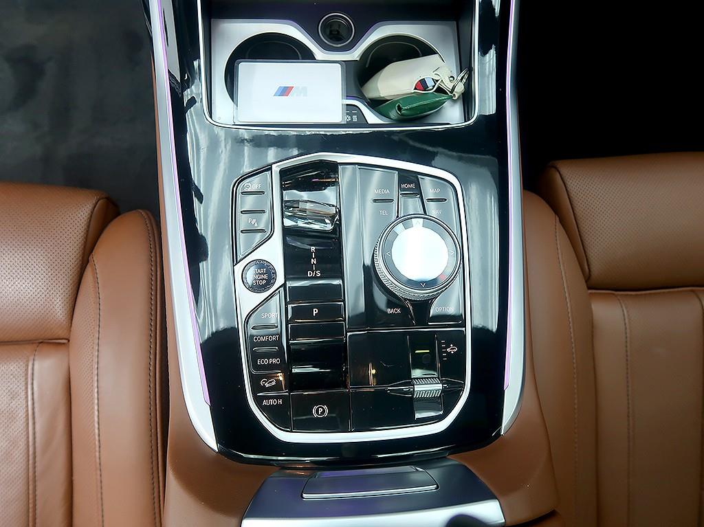[BMW] X7 (G07) xDrive 40i M 스포츠 - 이미지 10