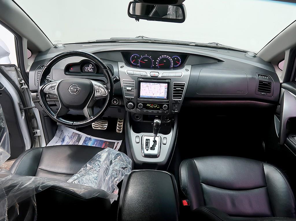 [KG모빌리티(쌍용)] 코란도투리스모 4WD TX 9인승 - 이미지 5