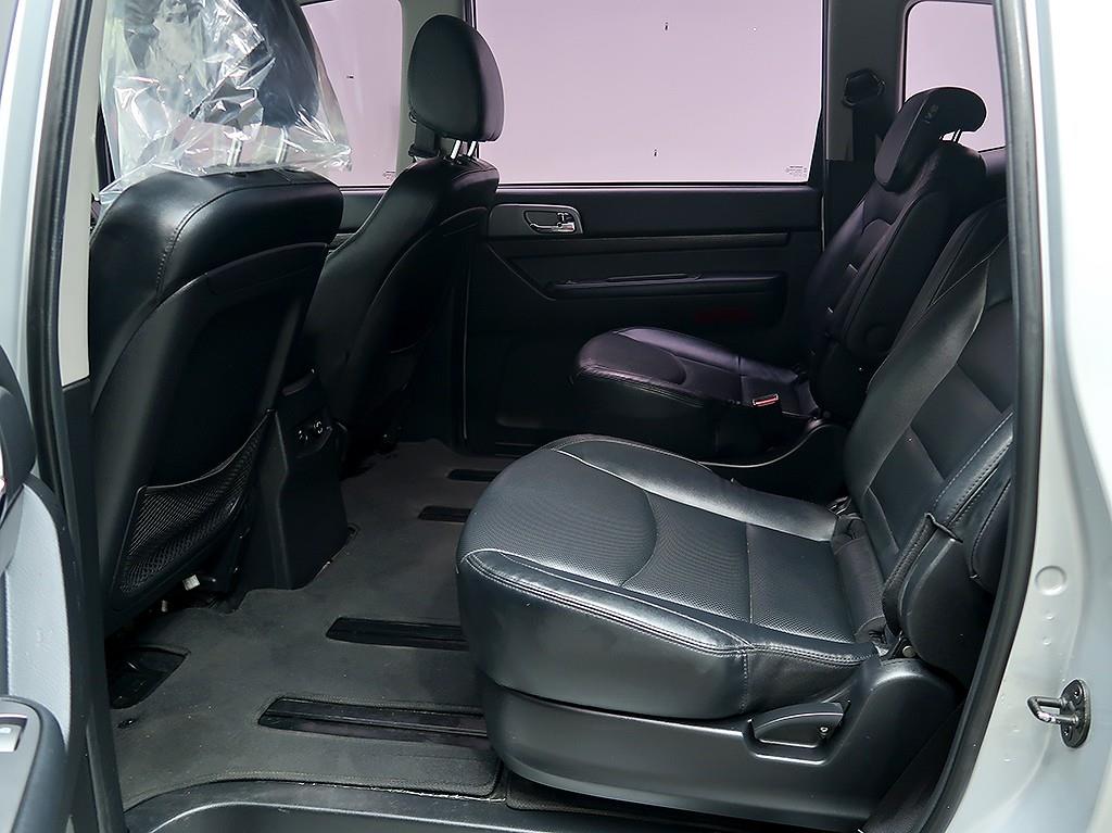 [KG모빌리티(쌍용)] 코란도투리스모 4WD TX 9인승 - 이미지 12