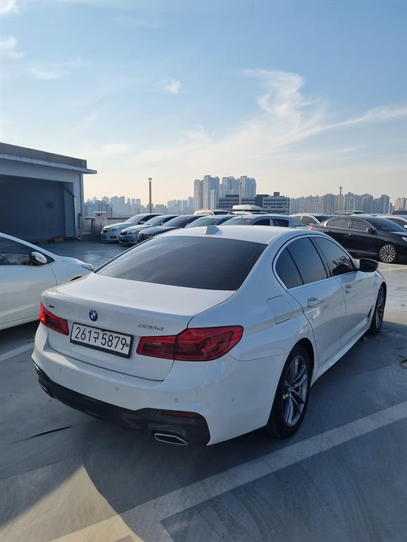 [BMW] 5시리즈 (G30) 520d xDrive M 스포츠 플러스 - 이미지 5