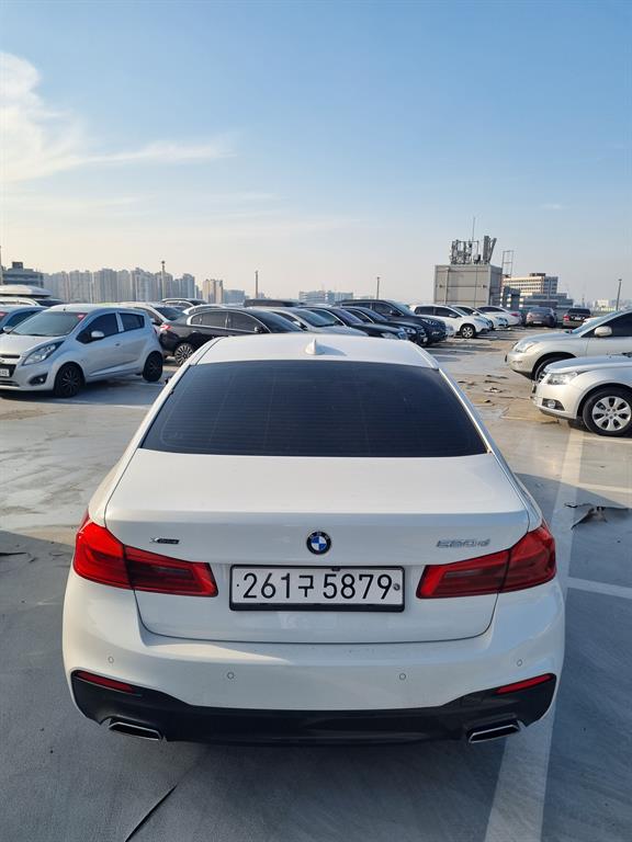 [BMW] 5시리즈 (G30) 520d xDrive M 스포츠 플러스 - 이미지 4