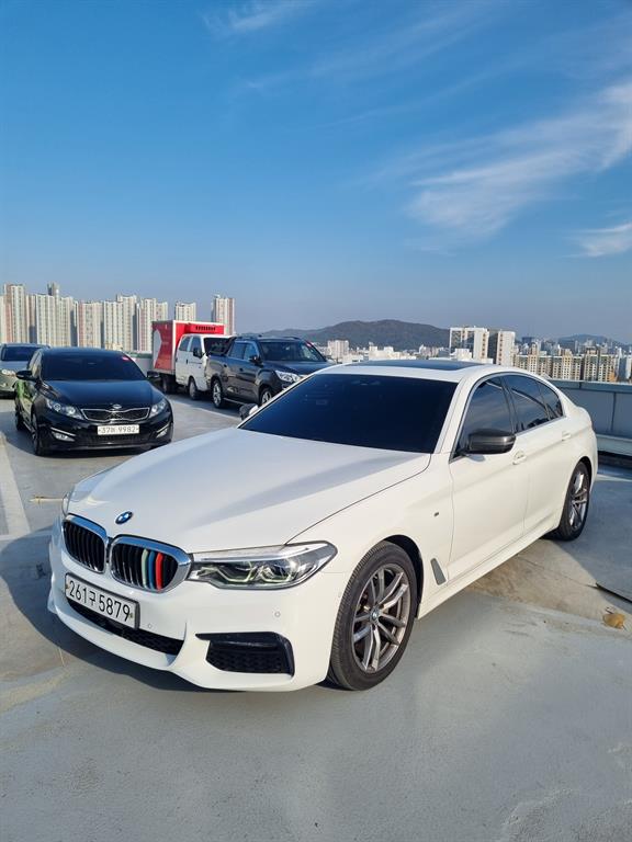 [BMW] 5시리즈 (G30) 520d xDrive M 스포츠 플러스 - 이미지 2