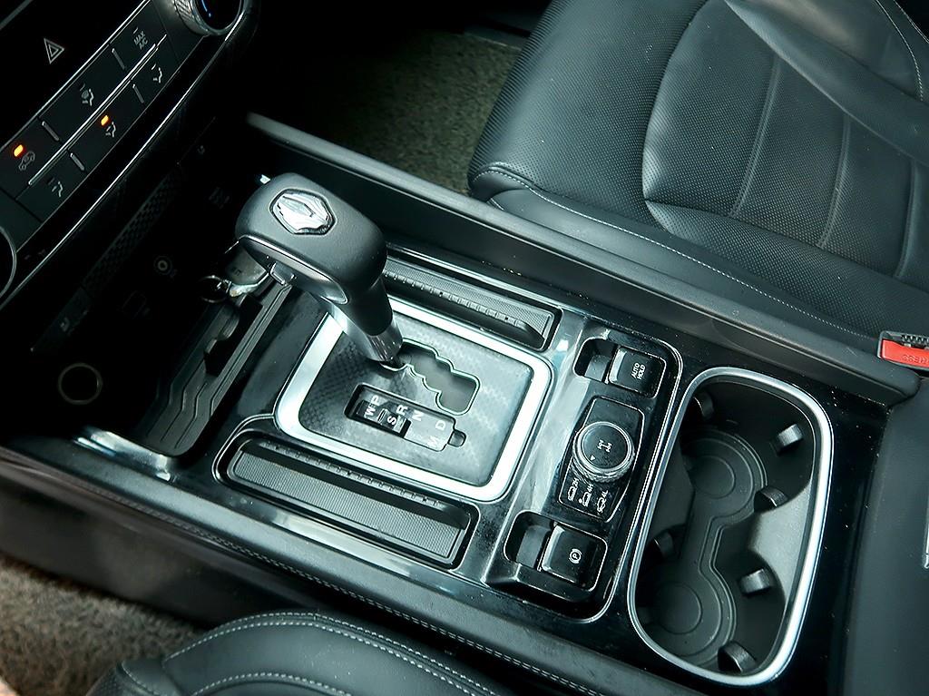 [KG모빌리티(쌍용)] G4렉스턴 디젤 2.2 4WD 화이트 에디션 - 이미지 10