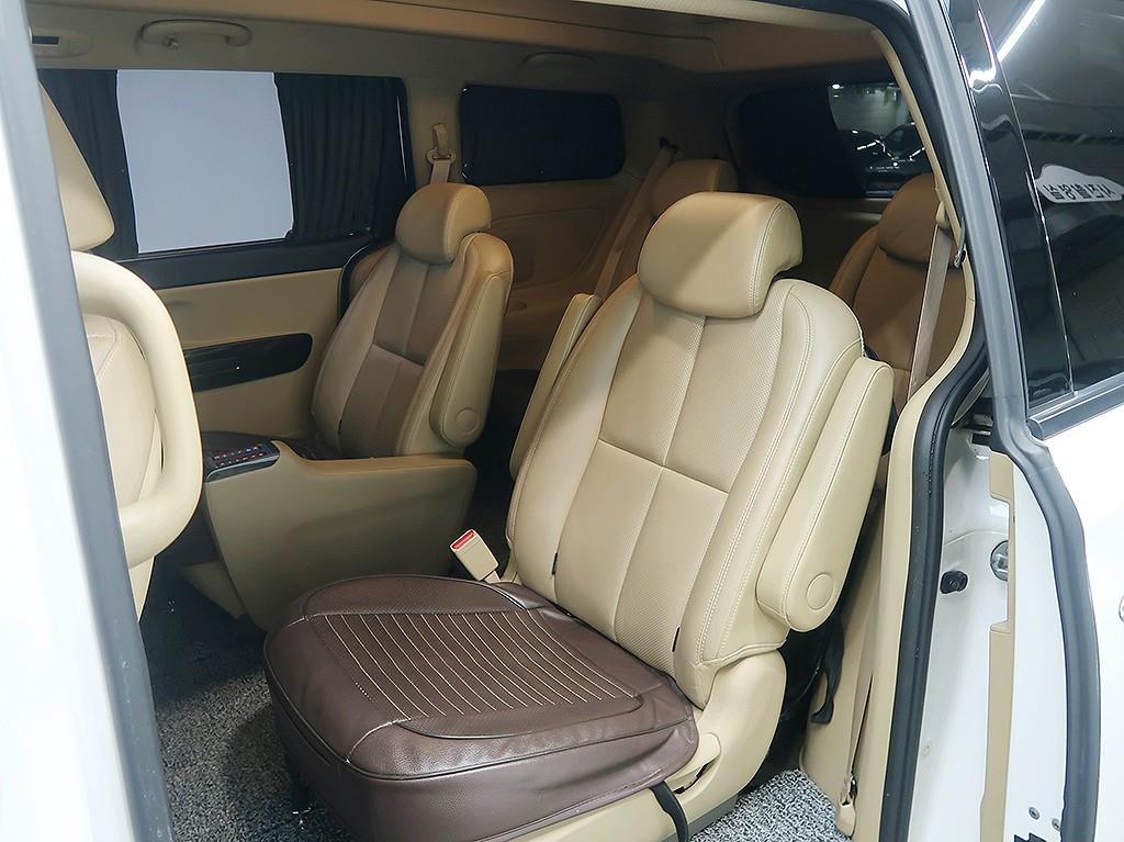 [기아] 더 뉴 카니발 가솔린 9인승 하이리무진 노블레스 스페셜 - 이미지 12