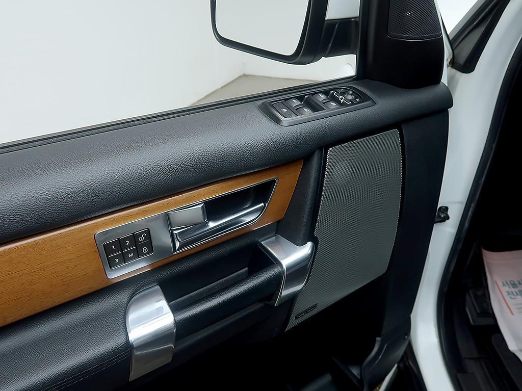 [랜드로버] 디스커버리4 3.0 TDV6 SE - 이미지 16