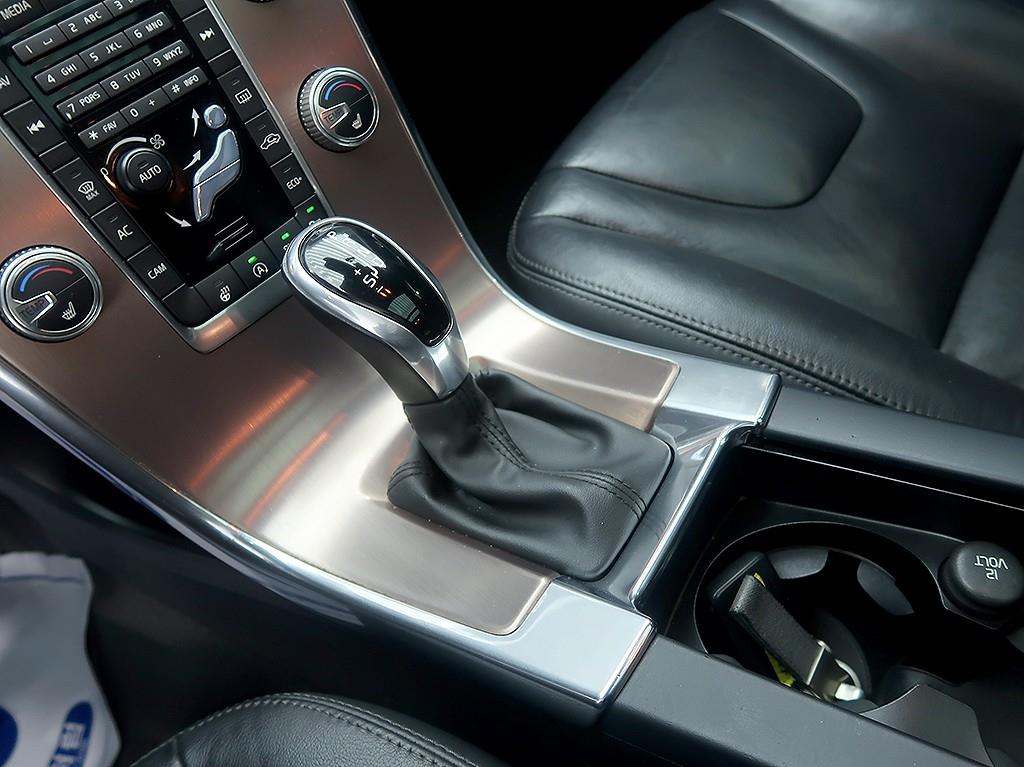 [볼보] XC60 D3 - 이미지 10