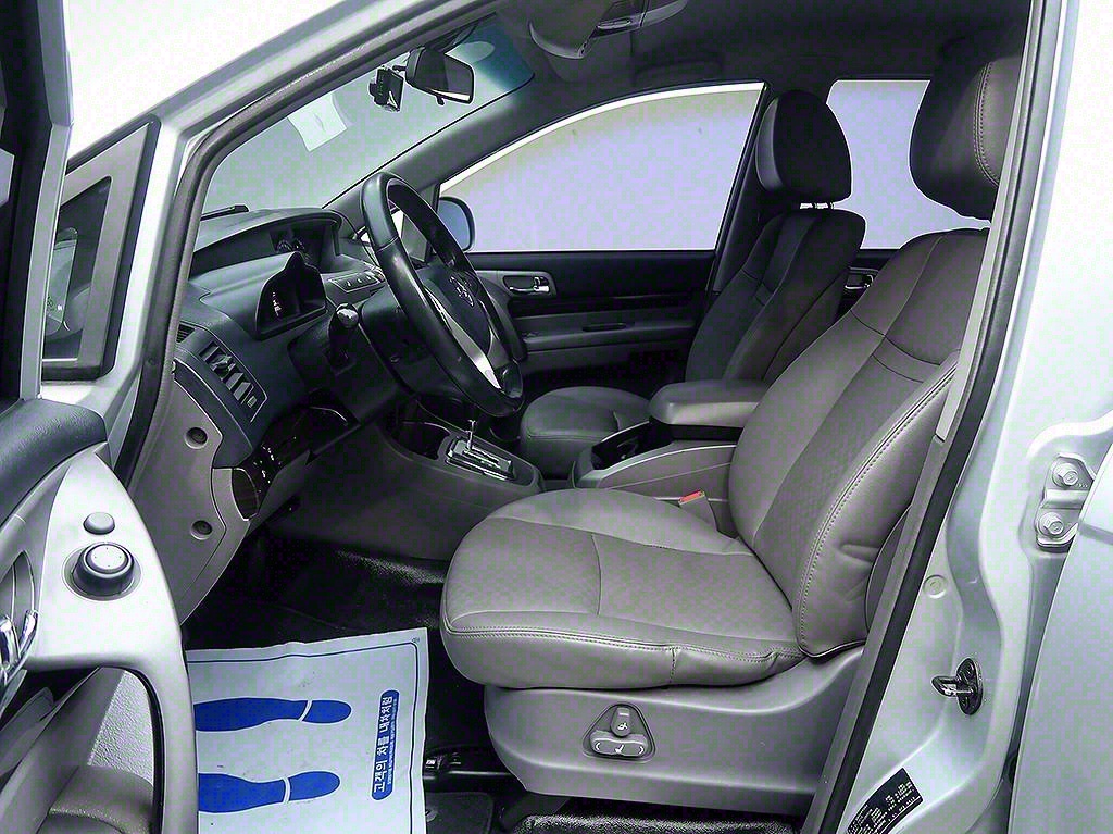 [KG모빌리티(쌍용) ] 코란도투리스모 4WD TX 9인승       (9인승) - 이미지 11