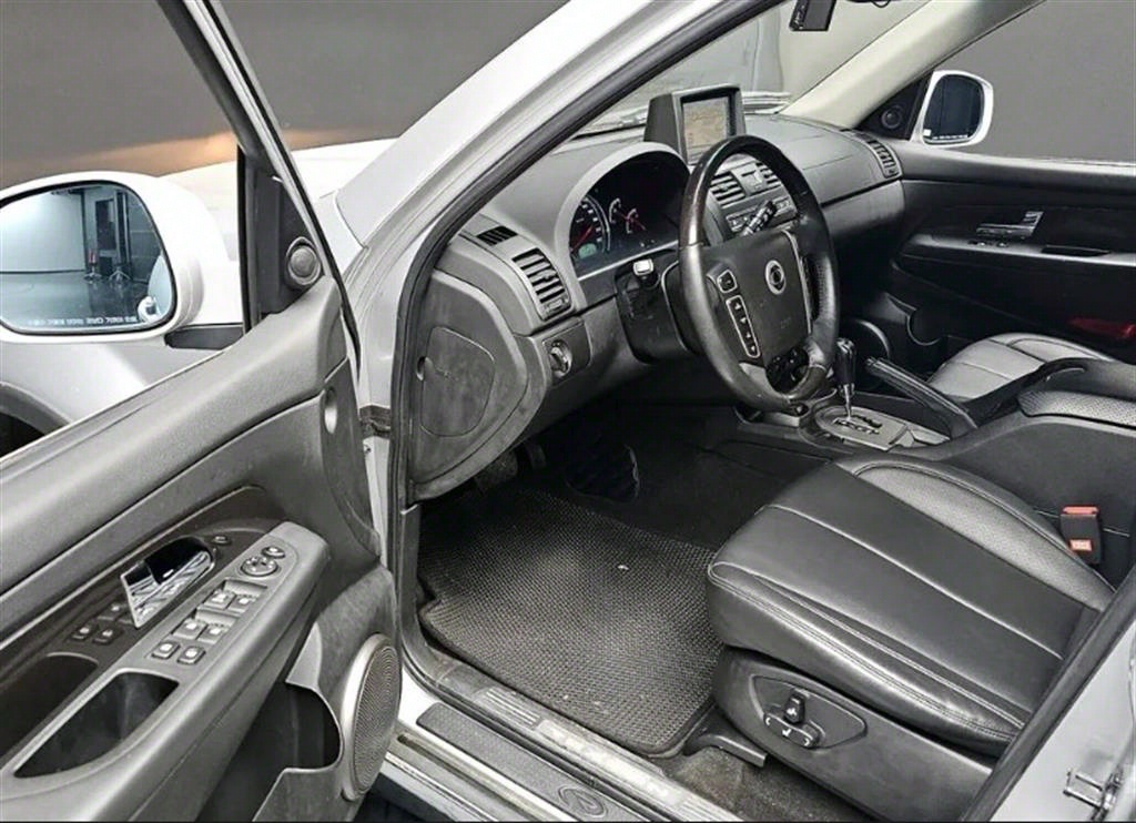 [KG모빌리티(쌍용) ] 렉스턴W 2.0 4WD 어드벤처 60th 에디션 - 이미지 12