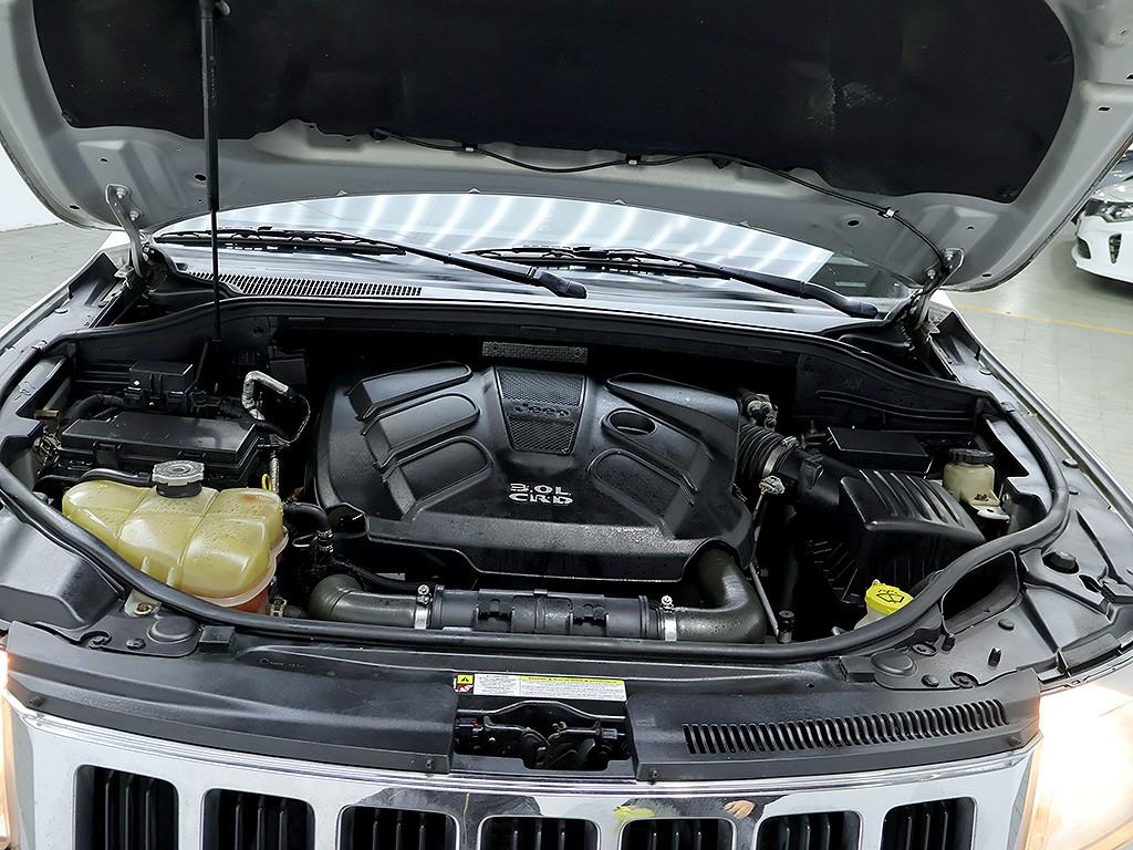 [지프] 그랜드 체로키 3.0 디젤 라레도 - 이미지 8