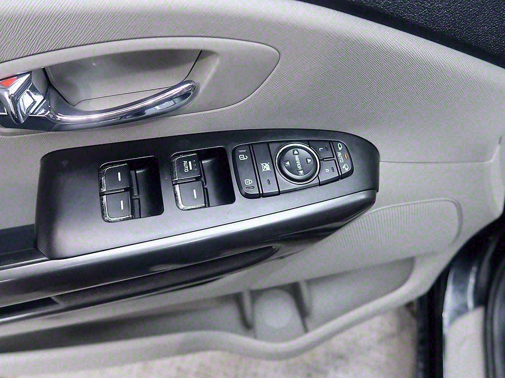 [기아] 더 뉴 카니발 디젤 9인승 럭셔리 - 이미지 15