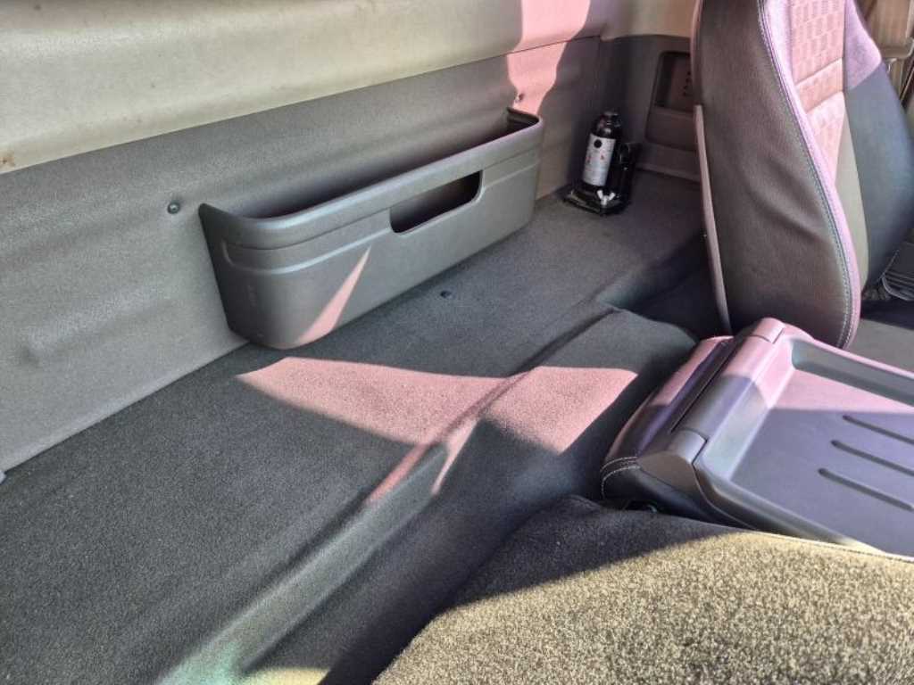 한국쓰리축 특장 내장탑차 - 이미지 2