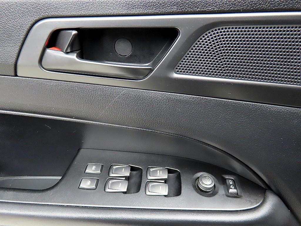 KG모빌리티(쌍용) 더 뉴렉스턴 스포츠 칸 2.2 4WD 프레스티지 - 이미지 11