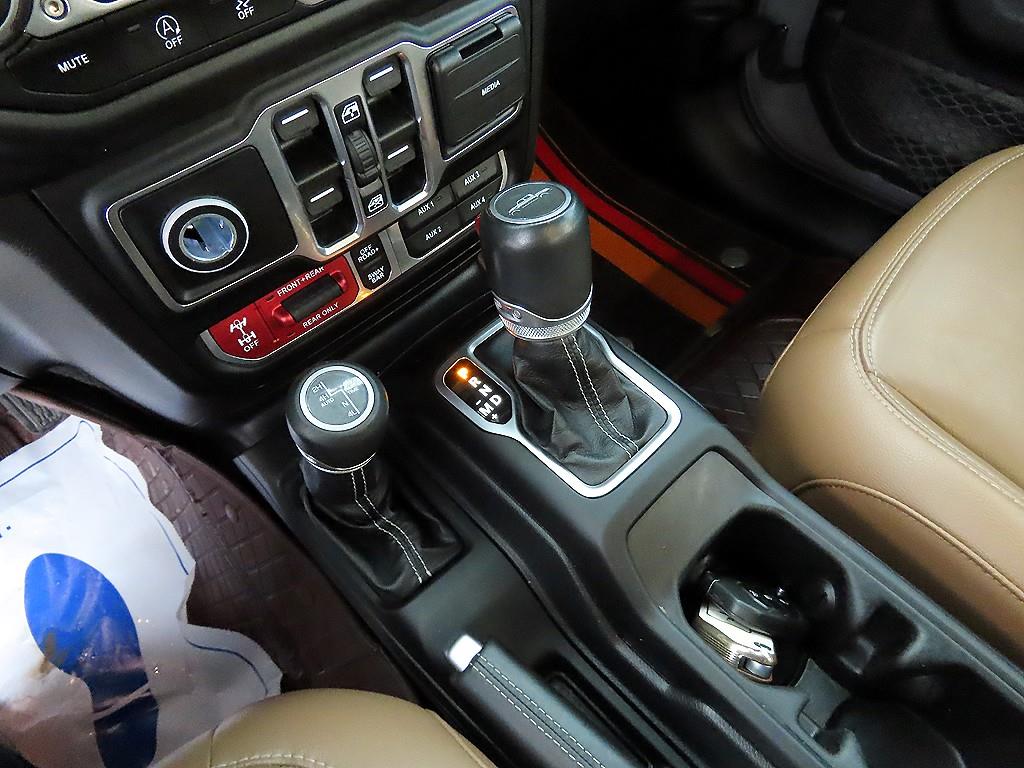 지프 글래디에이터 3.6 V6 AWD 루비콘 소프트 트리폴드 - 이미지 4