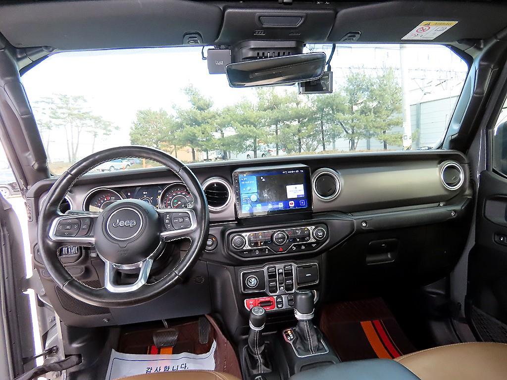 지프 글래디에이터 3.6 V6 AWD 루비콘 소프트 트리폴드 - 이미지 11