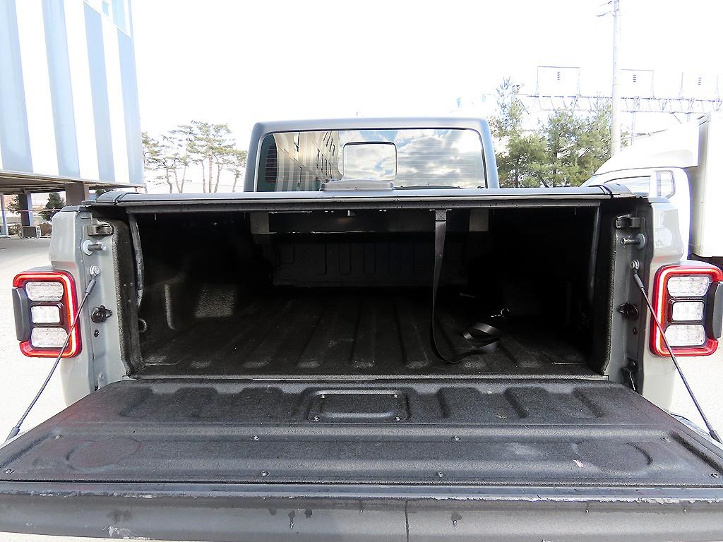 지프 글래디에이터 3.6 V6 AWD 루비콘 소프트 트리폴드 - 이미지 8