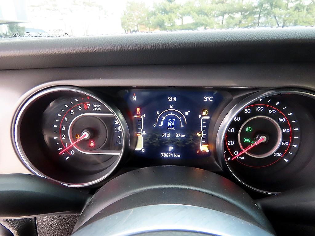 지프 글래디에이터 3.6 V6 AWD 루비콘 소프트 트리폴드 - 이미지 7