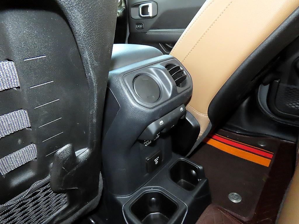 지프 글래디에이터 3.6 V6 AWD 루비콘 소프트 트리폴드 - 이미지 18