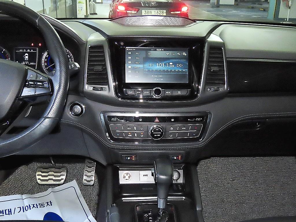 KG모빌리티(쌍용) 더 뉴렉스턴 스포츠 칸 2.2 4WD 프레스티지 - 이미지 12