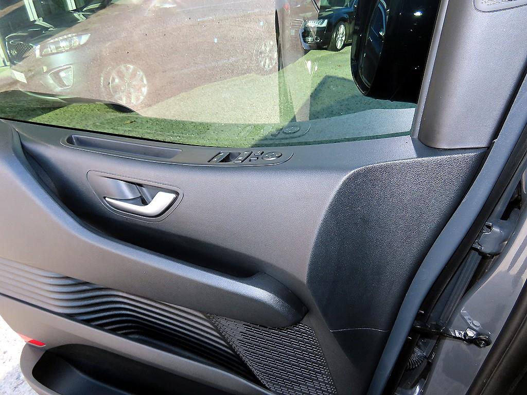 현대 스타리아 하이브리드 1.6 HEV 투어러 11인승 모던 - 이미지 18