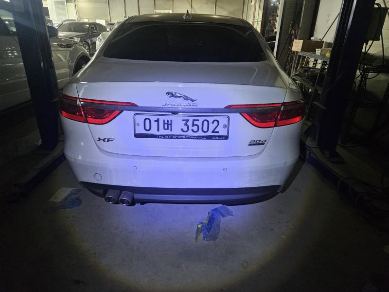 재규어 XF(2세대) 2.0 20d AWD 포트폴리오 - 이미지 13