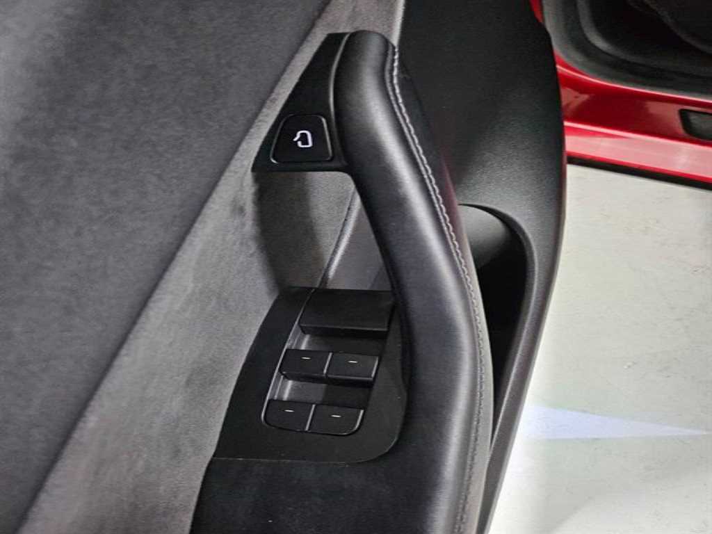 테슬라 모델 Y RWD 스탠다드 레인지 - 이미지 5