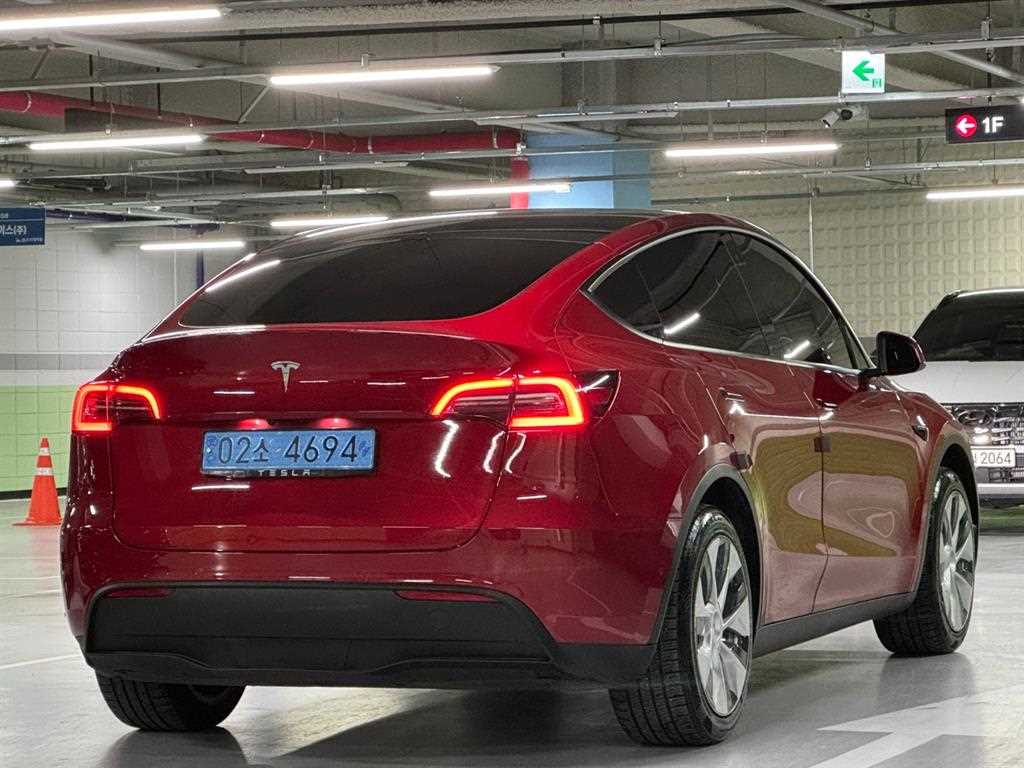 테슬라 모델 Y RWD 스탠다드 레인지 - 이미지 7
