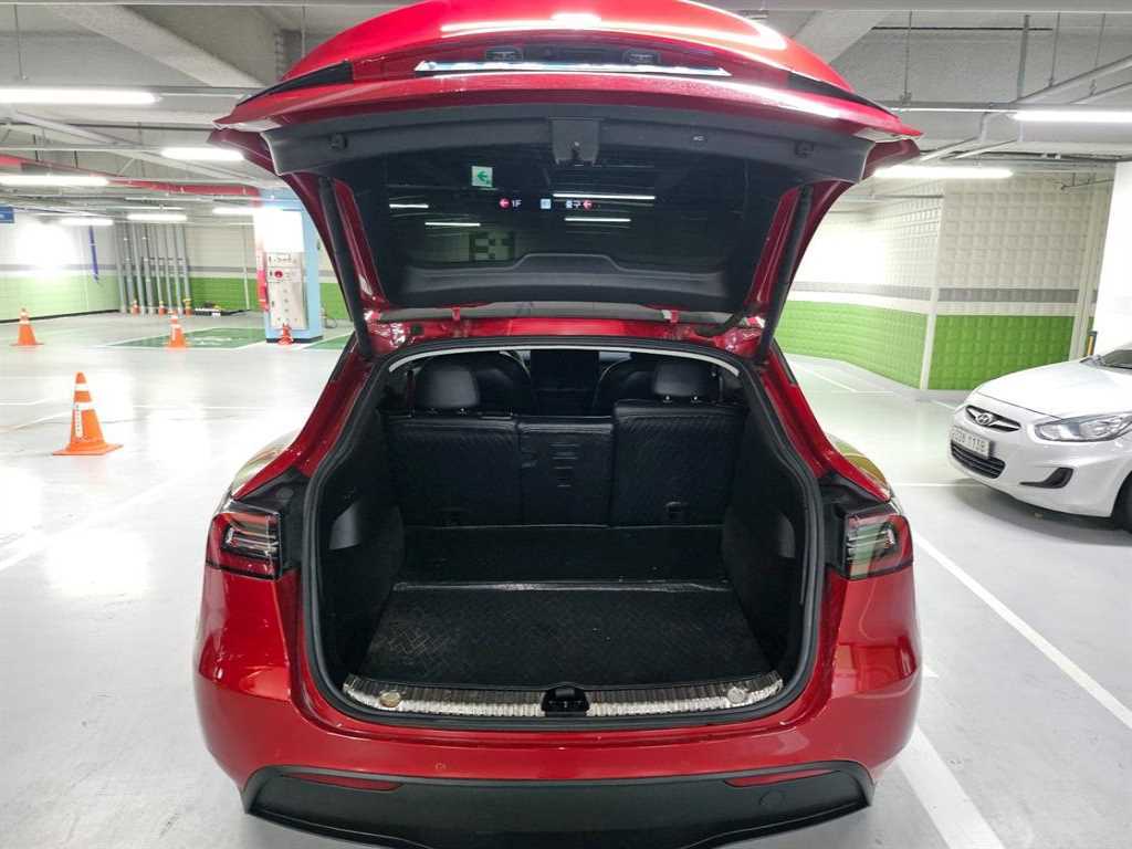 테슬라 모델 Y RWD 스탠다드 레인지 - 이미지 8