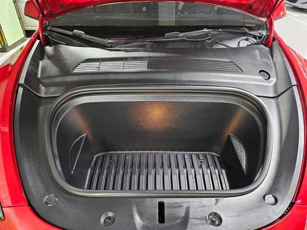 테슬라 모델 Y RWD 스탠다드 레인지 - 이미지 12