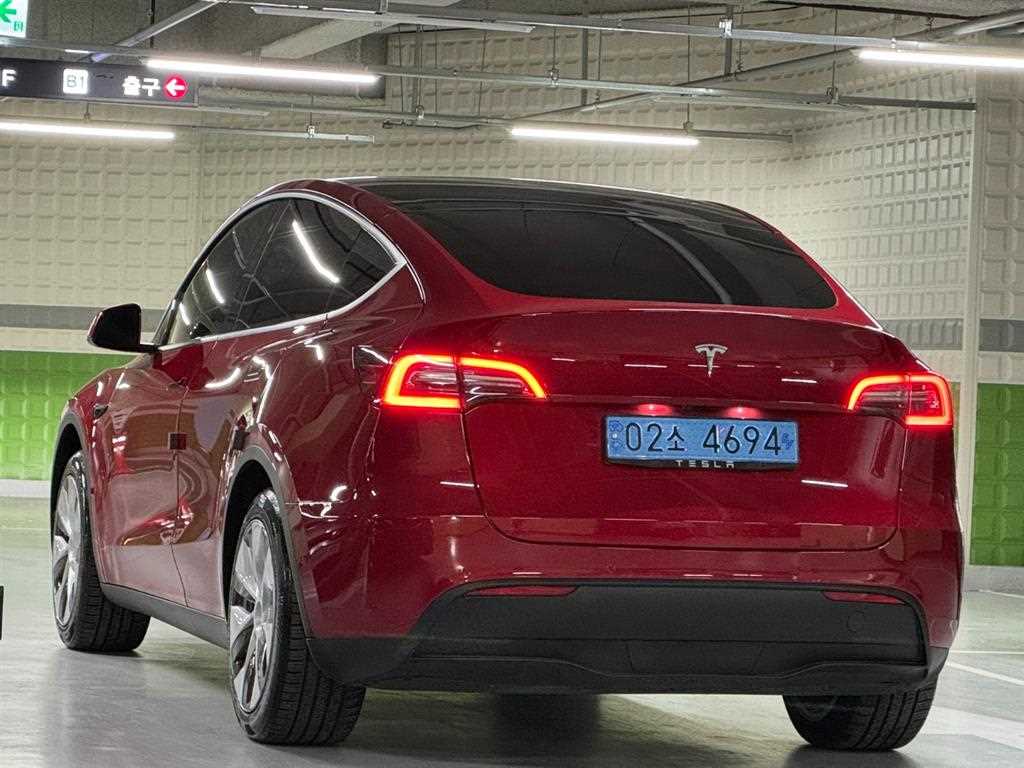 테슬라 모델 Y RWD 스탠다드 레인지 - 이미지 13