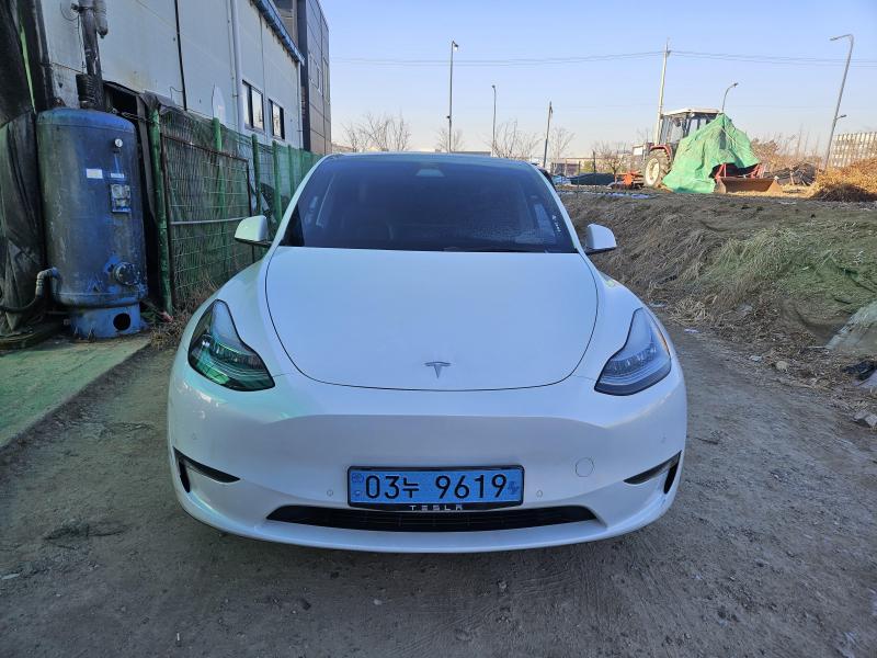 테슬라 모델 Y RWD 스탠다드 레인지 - 이미지 3