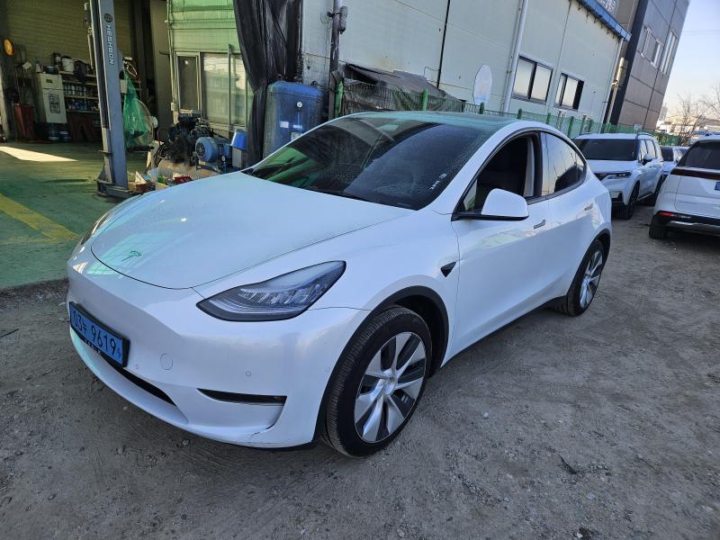 테슬라 모델 Y RWD 스탠다드 레인지 - 이미지 9